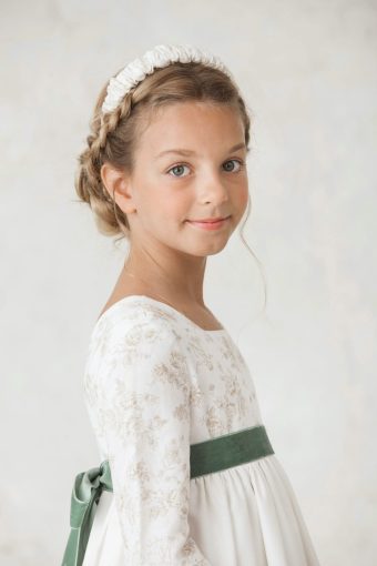 printed first communion dress for girl with square neckline and sleeves with ruffles