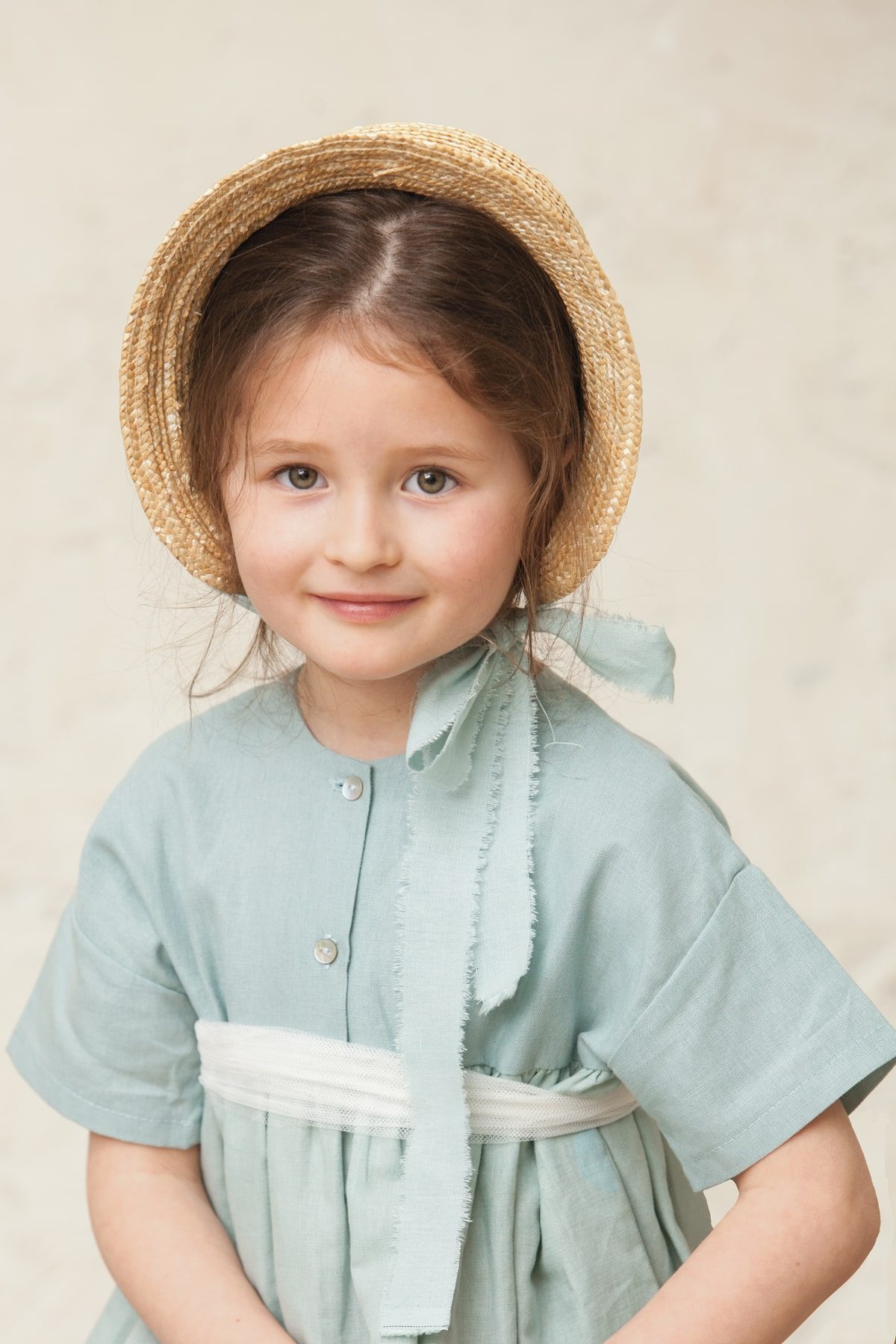 vestido de ceremonia de niña en verde agua