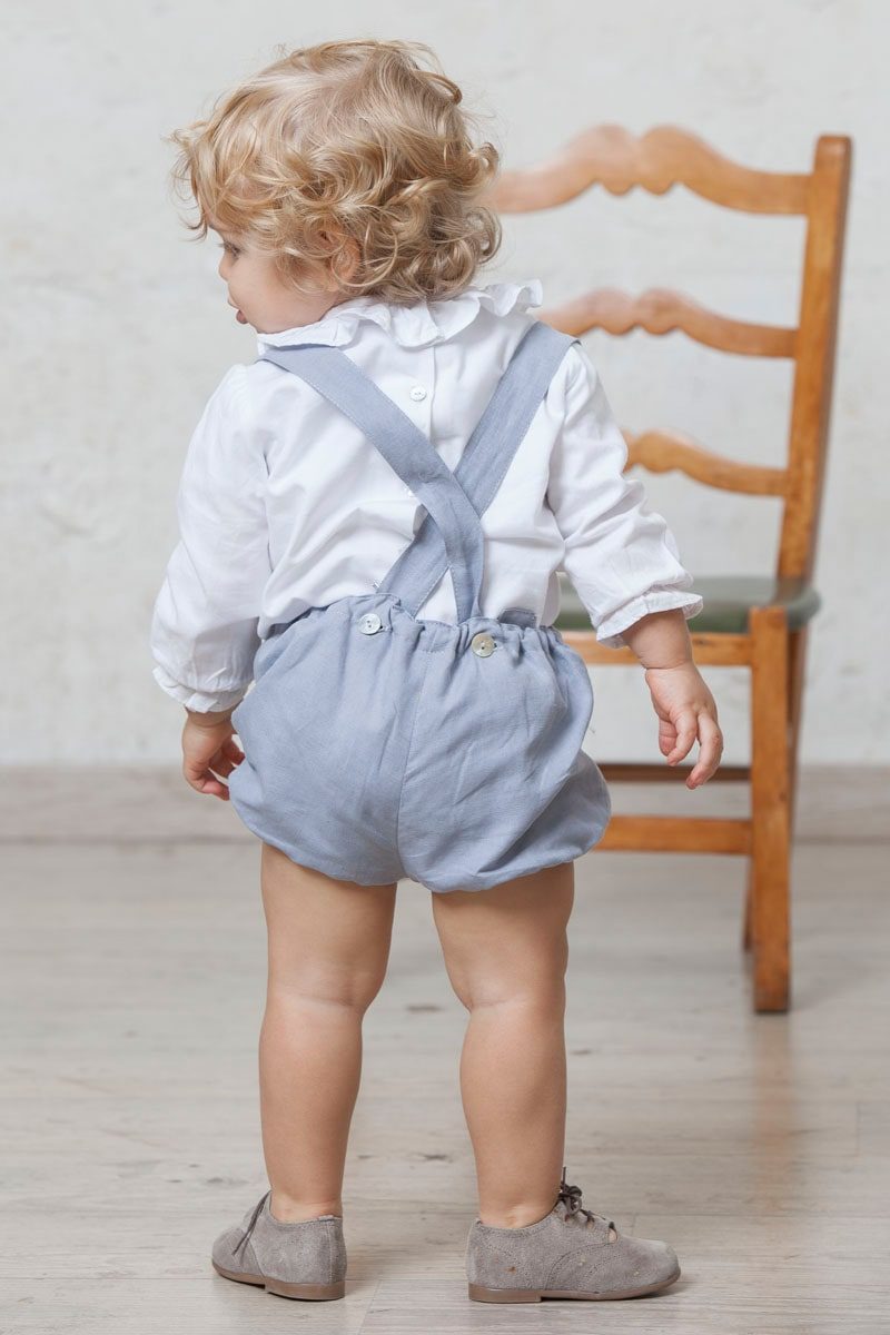 pantalón corto azul para bebés con tirantes de lino para ceremonia