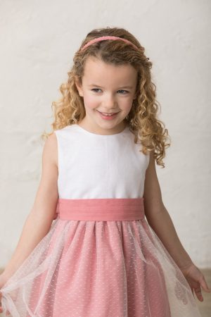 fajín de tablas rosa empolvado para ceremonia de niña