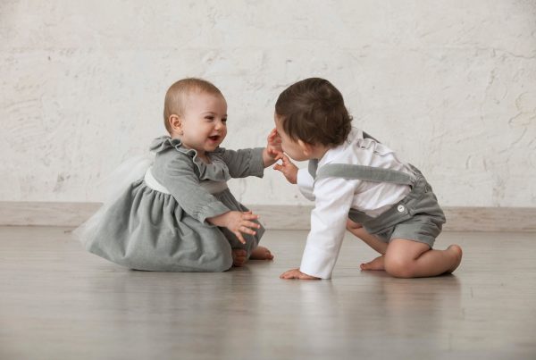 cómo vestir a bebés de ceremonias según su edad