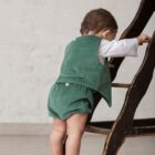 bermuda verde tirolesa de pana para bebés