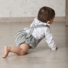 camisa blanca de algodon de bebe con volante en cuello