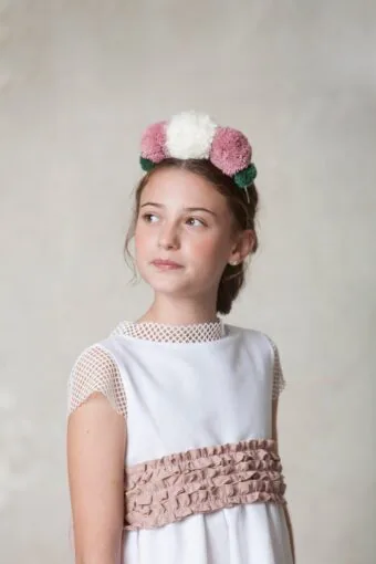 tocado de niña para ceremonia de color verde y rosa