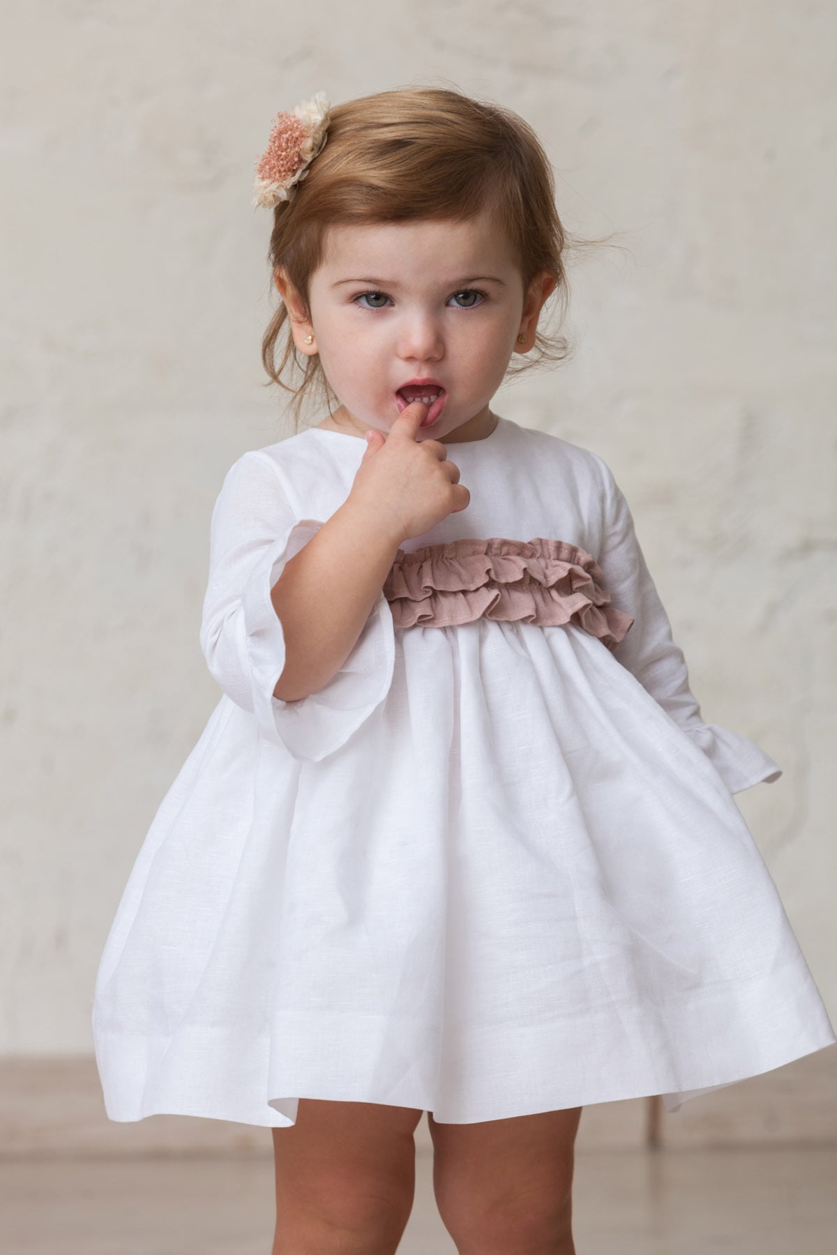 vestido blanco de bebé para niña