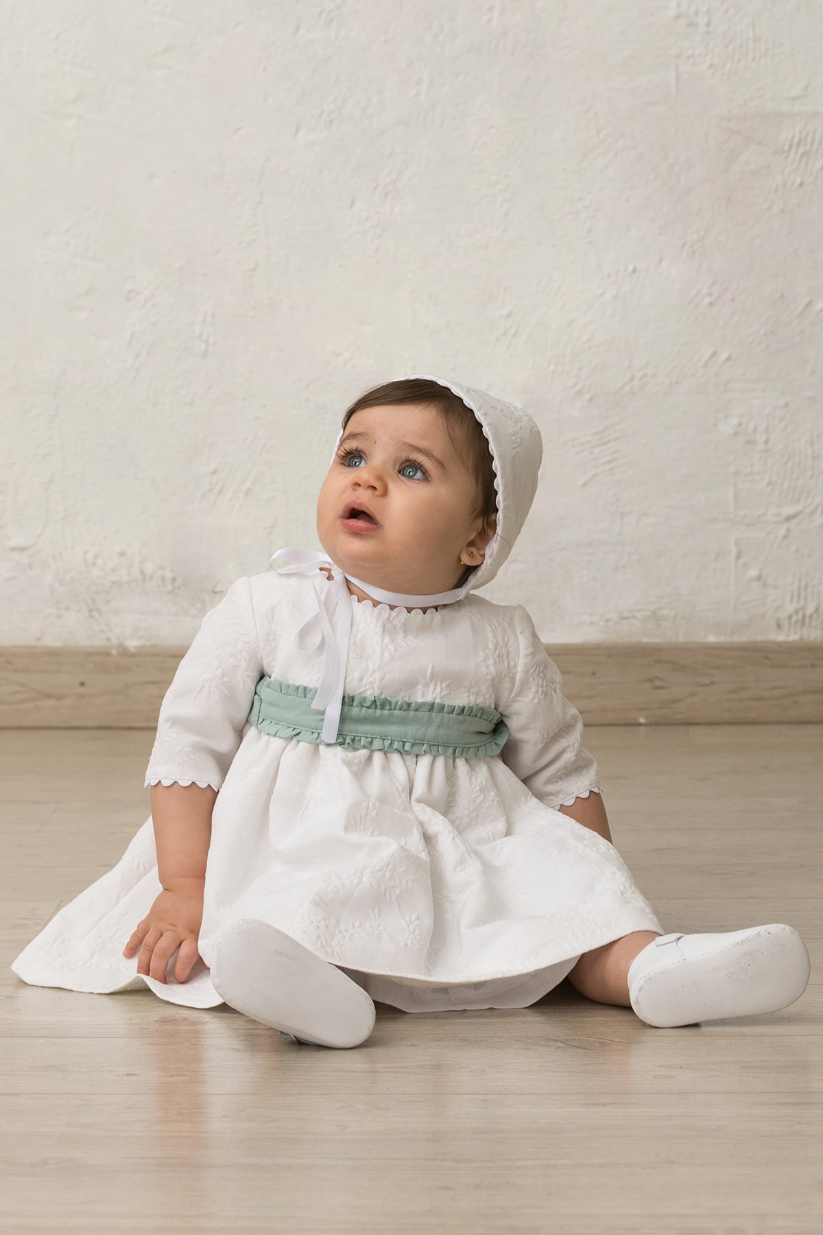 fajin de ceremonia de bebe para niña en verde agua