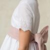 Fajín de tablas con lazos de comunión rosa nude