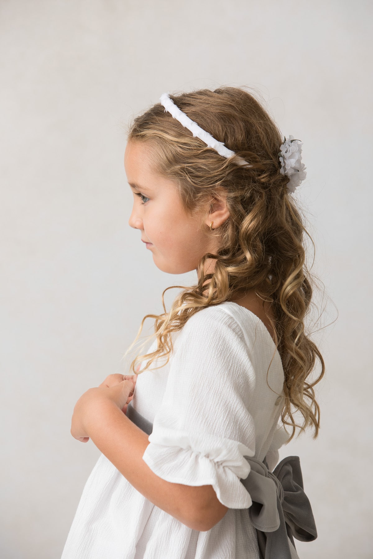 diadema de niña estrecha blanca