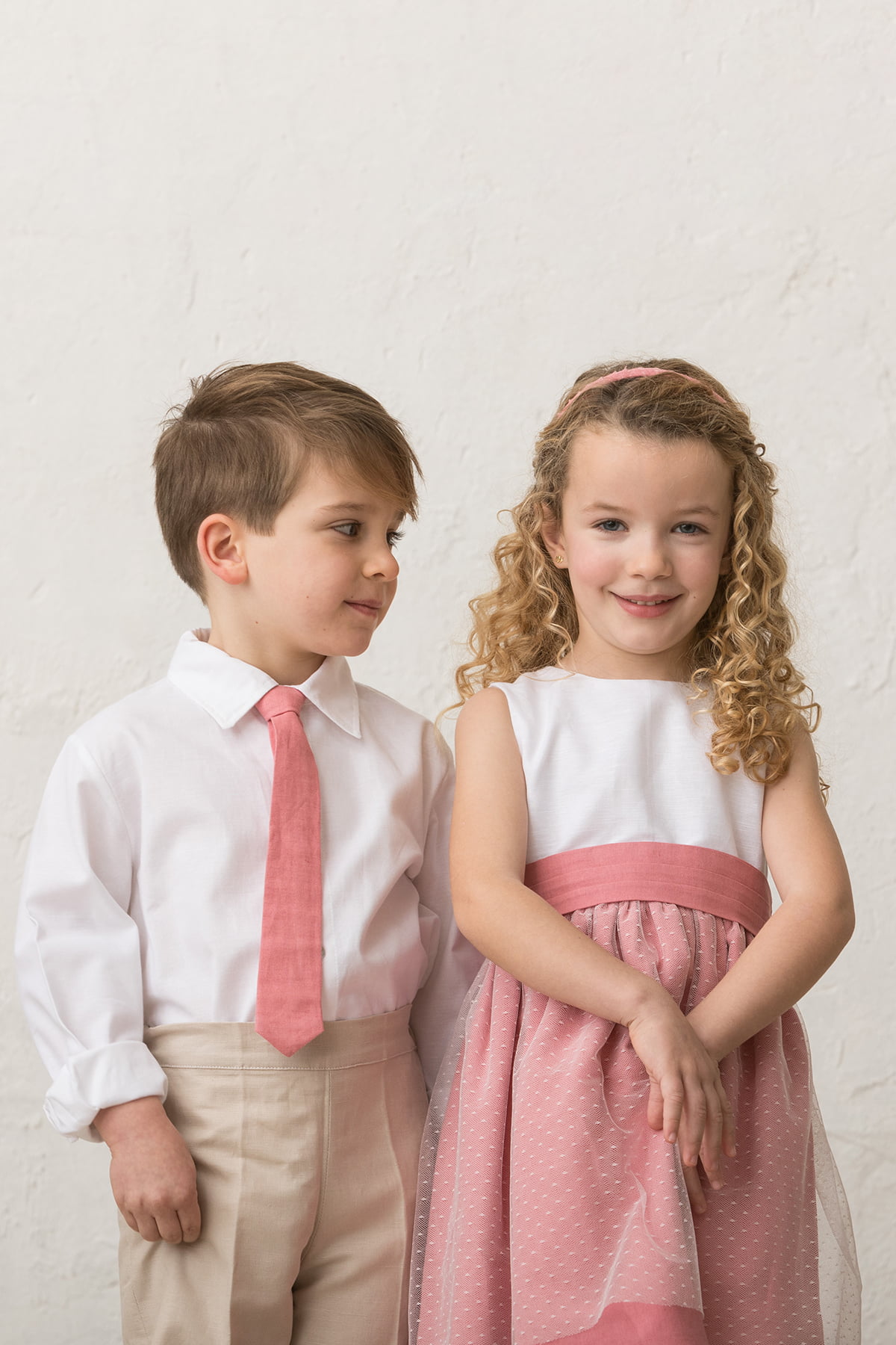 corbata de niño en lino rosa empolvado