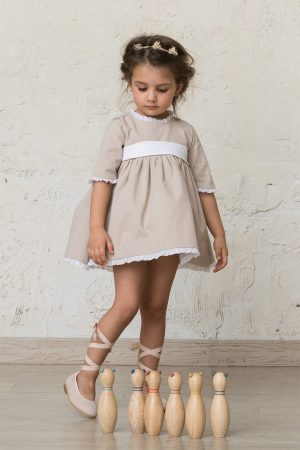 vestido beige de bebe