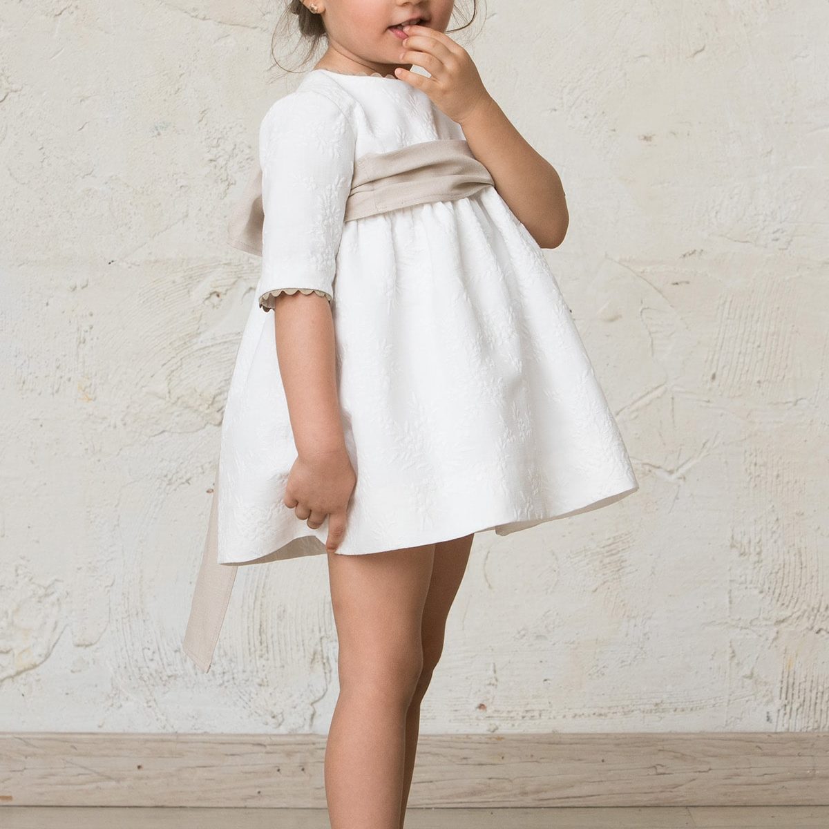 White and beige brocade dress | Qumono