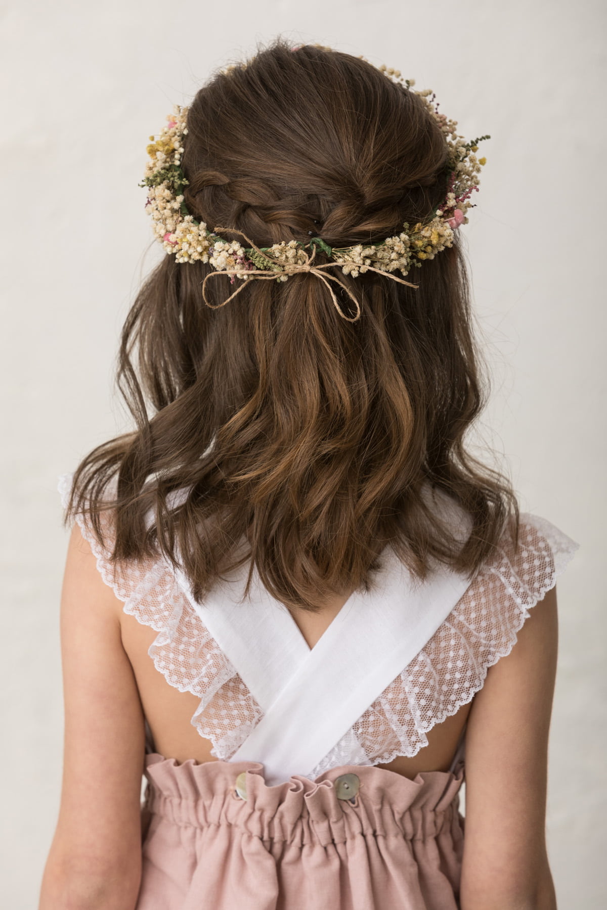 corona de flores para ceremonia de niña