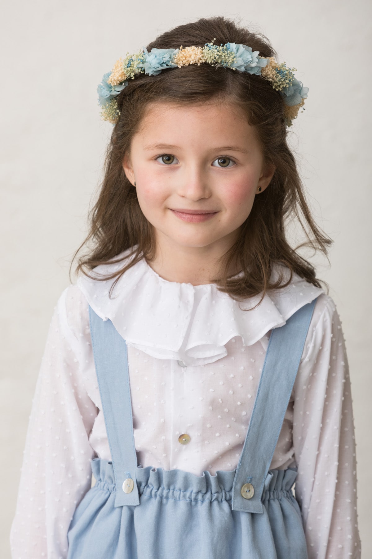 corona de flores de ceremonia de niña