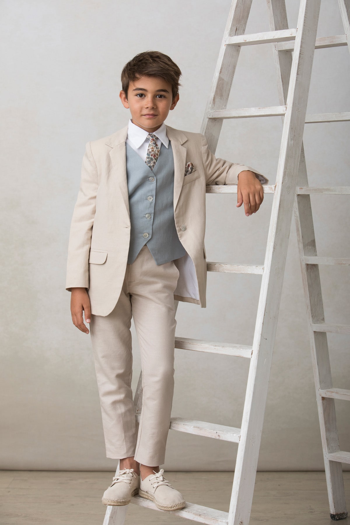 americana beige de niño elegante