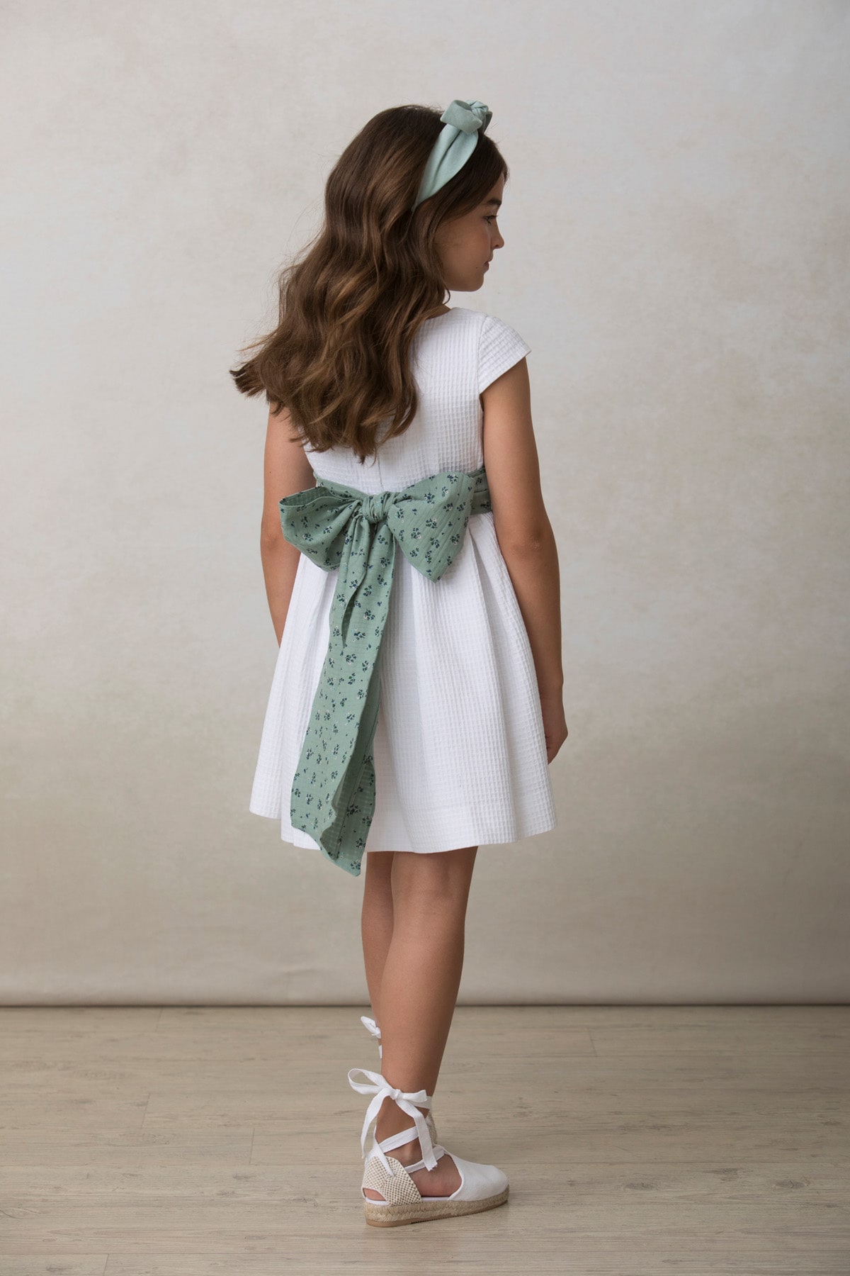 lazo para vestido de ceremonia de niña con estampado verde