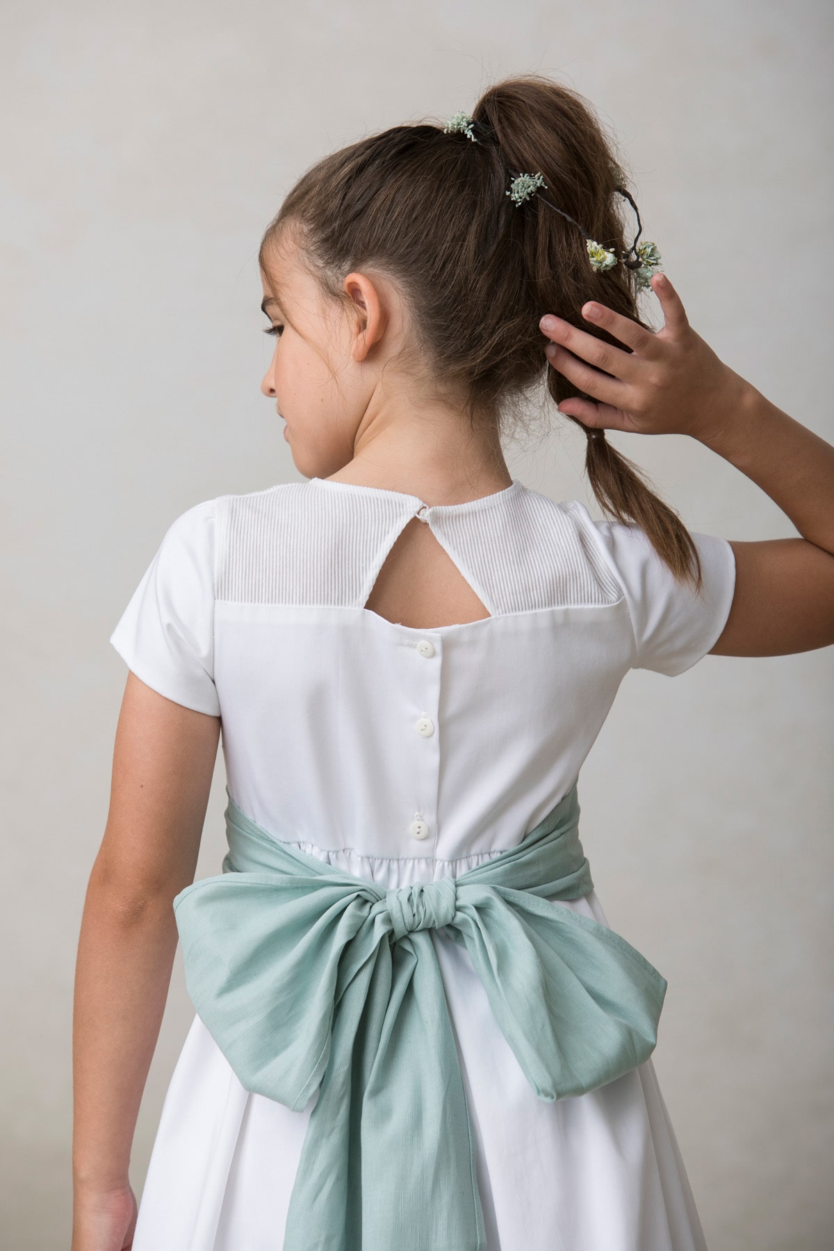 vestido de comunión de niña con manga corta a rayas