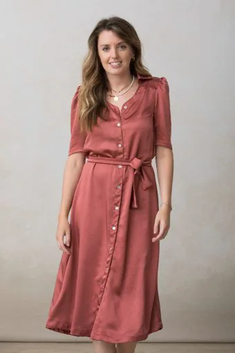 vestido midi ceremonia mujer en rojo