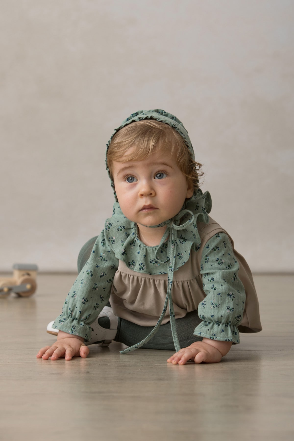 camisa bebe con volante en estampado verde