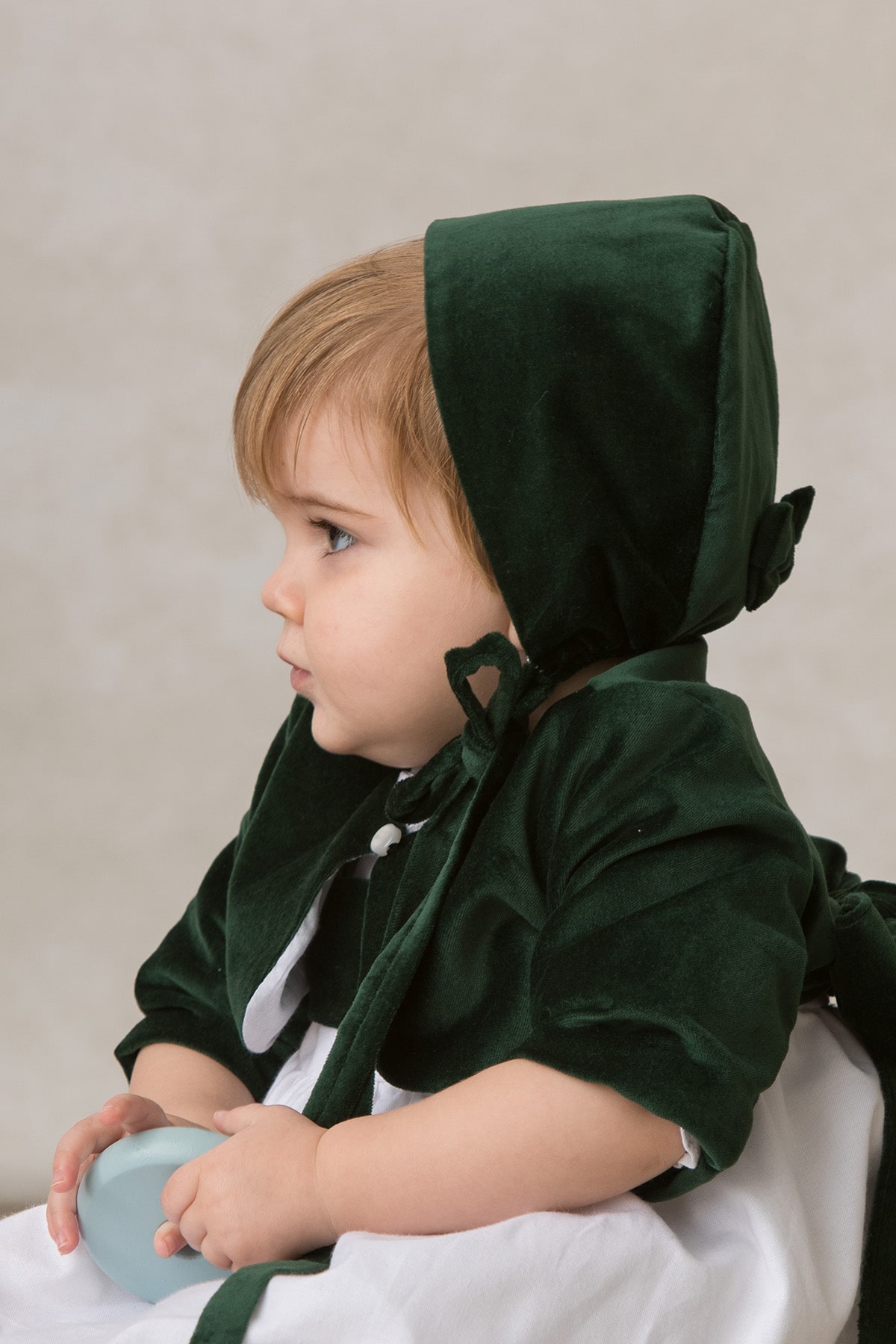 capota de bebe sencilla en terciopelo verde botella