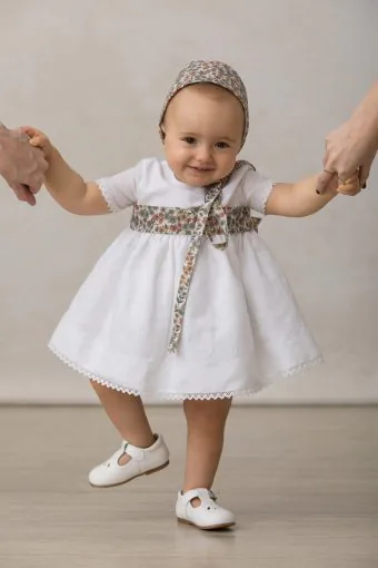 vestido de fiesta para bebé en blanco