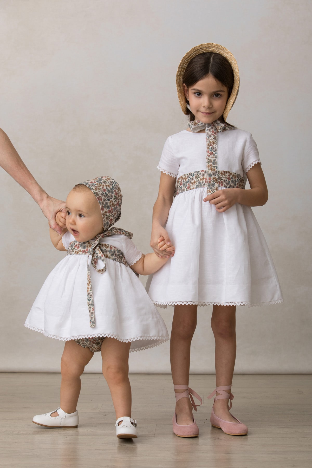 vestido de fiesta para bebé niña en blanco