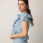 blusa de invitada para mujer con volantes azules