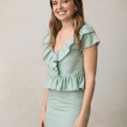 blusa de mujer con volantes en verde