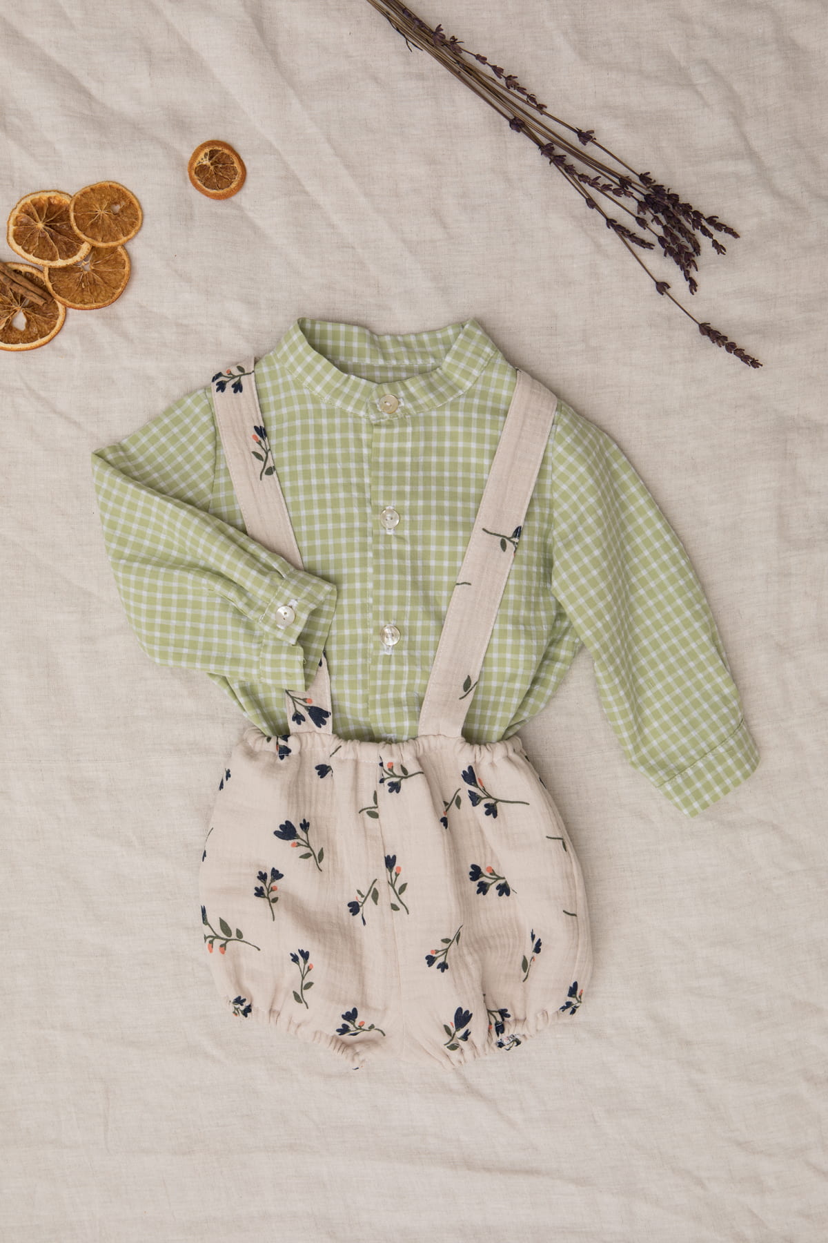 camisa de bebe a cuadros verde y cuello mao