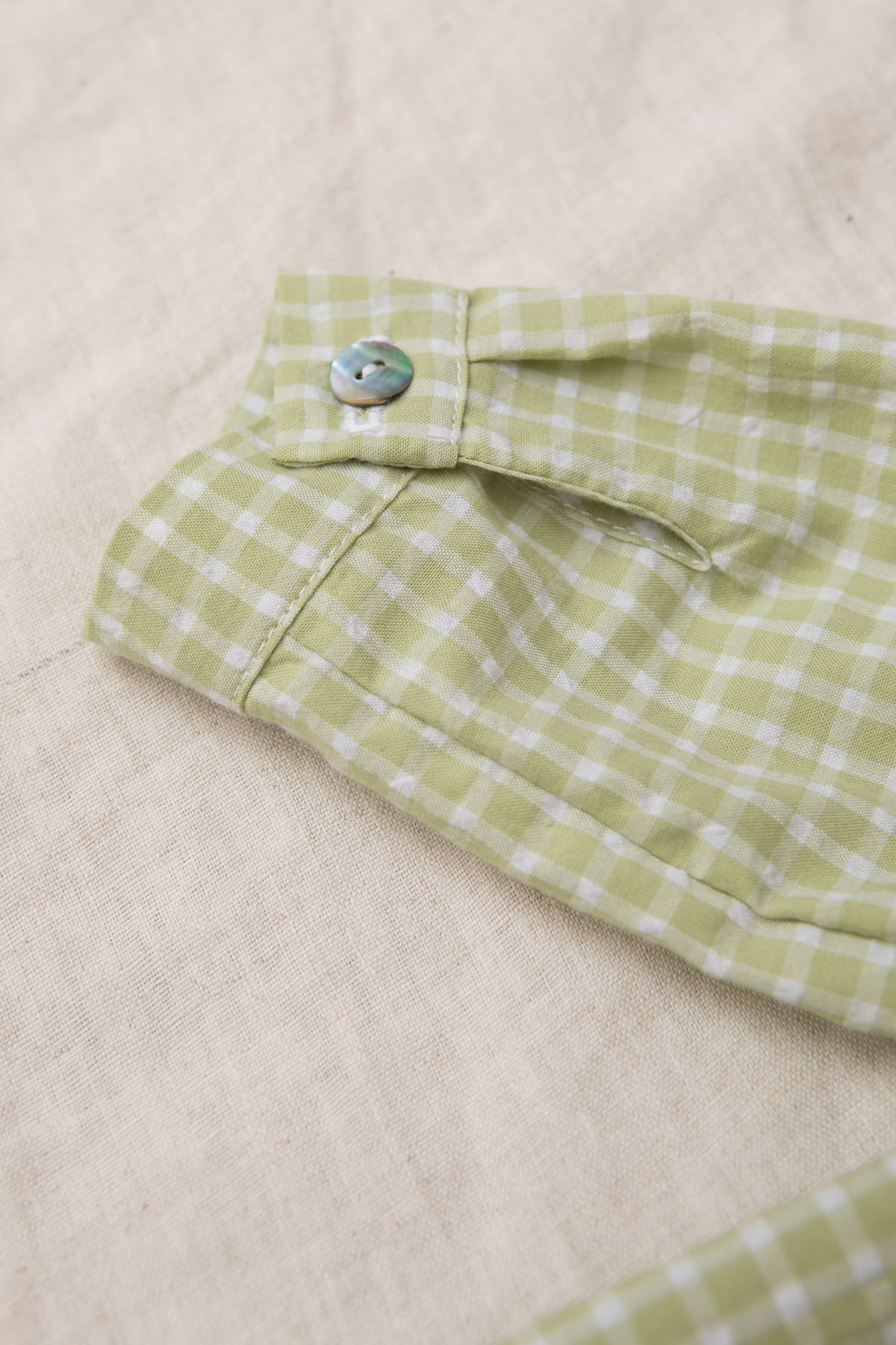 camisa de bebe a cuadros verdes y cuello mao