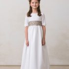 vestido de comunion de niña con escote de espalda en pico