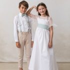 vestido de comunion de niña con organza en cuello con hermanos conjuntados