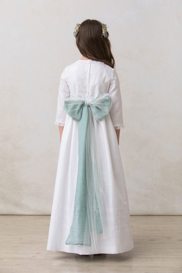 vestido de comunion de niña con puntilla en escote