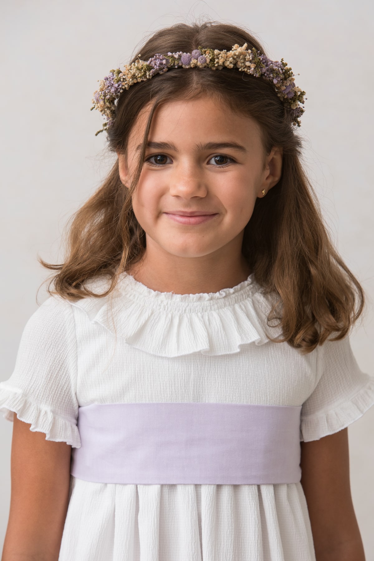 vestido de comunion de niña con volante en cuello de crepe blanco