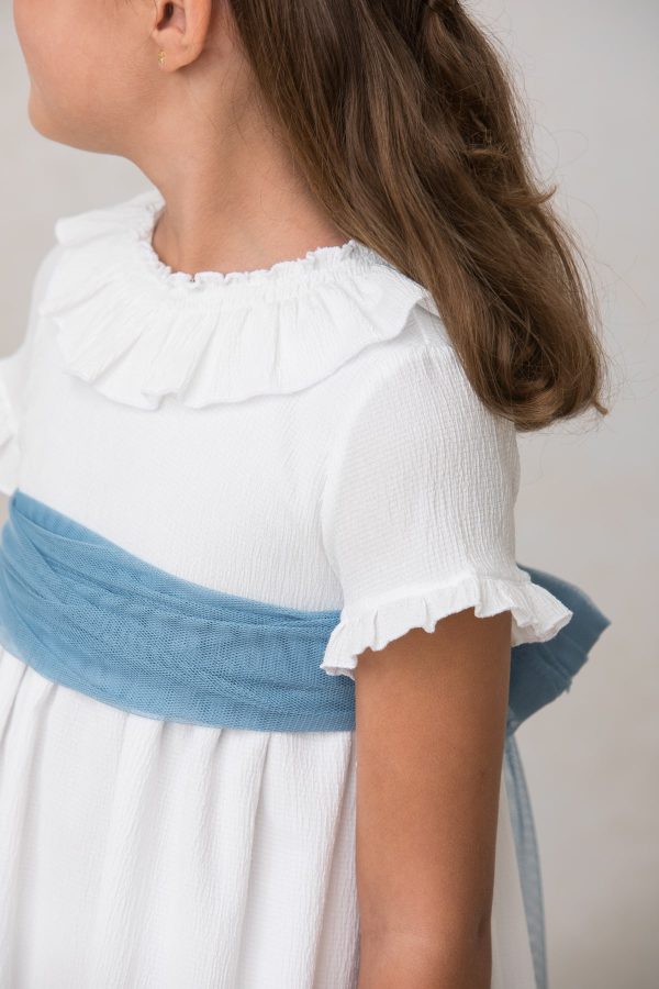 vestido de comunion de niña con volante en cuello y mangas