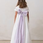 vestido de comunion con volante en cuello en crepe blanco