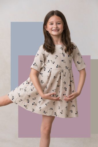 vestido de niña beige de flores