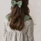 vestido de niña de estampado verde de flores