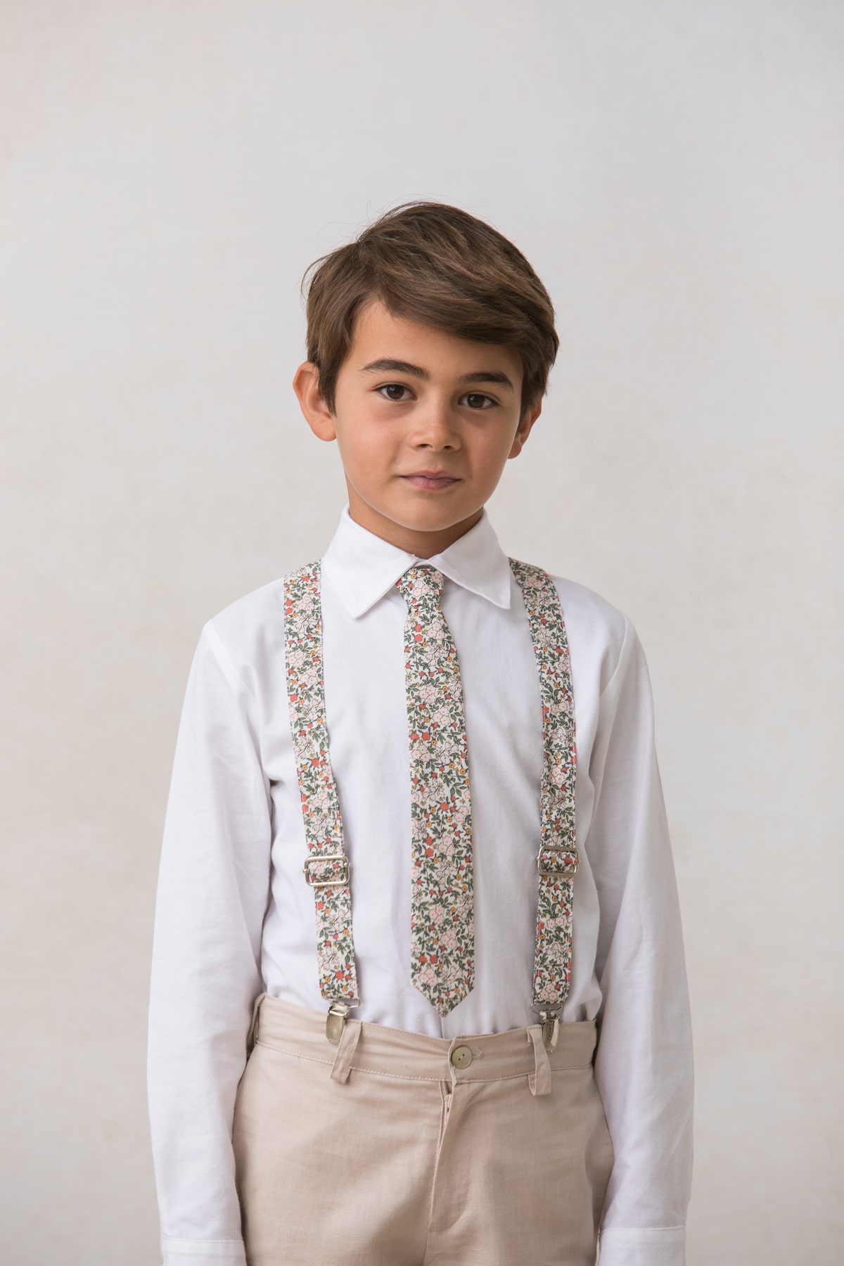 corbata infantil de niño de flores coloridas