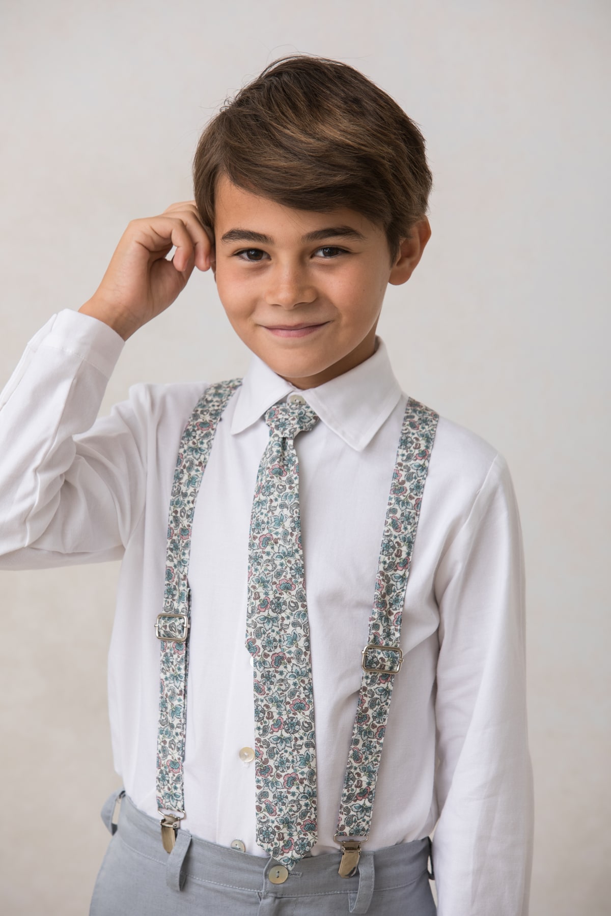 corbata de niño gris vintage