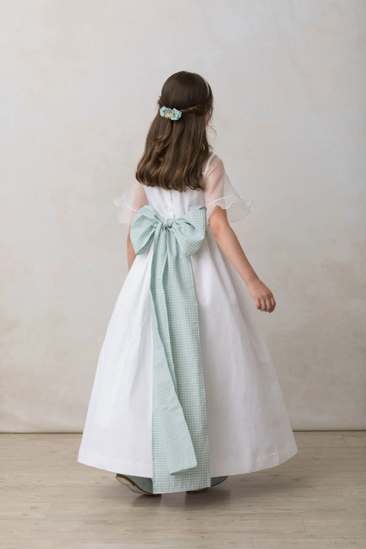 green flower girl ceremony clip