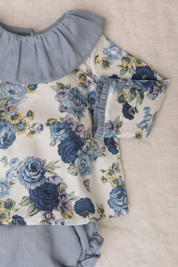 blusa de bebe azul de flores