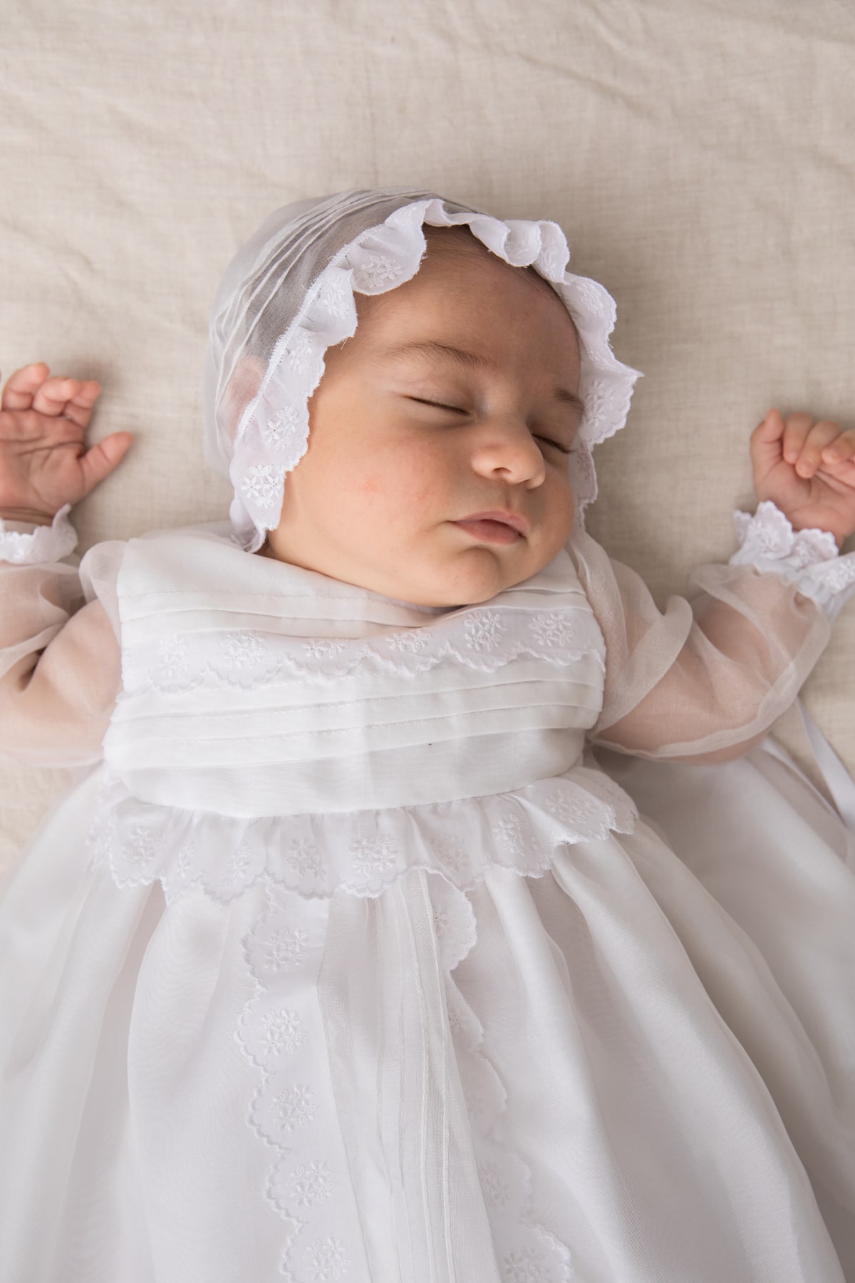 Faldón de bebé de bautizo de organza de seda blanca