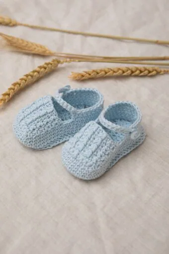 blue polka dot booties
