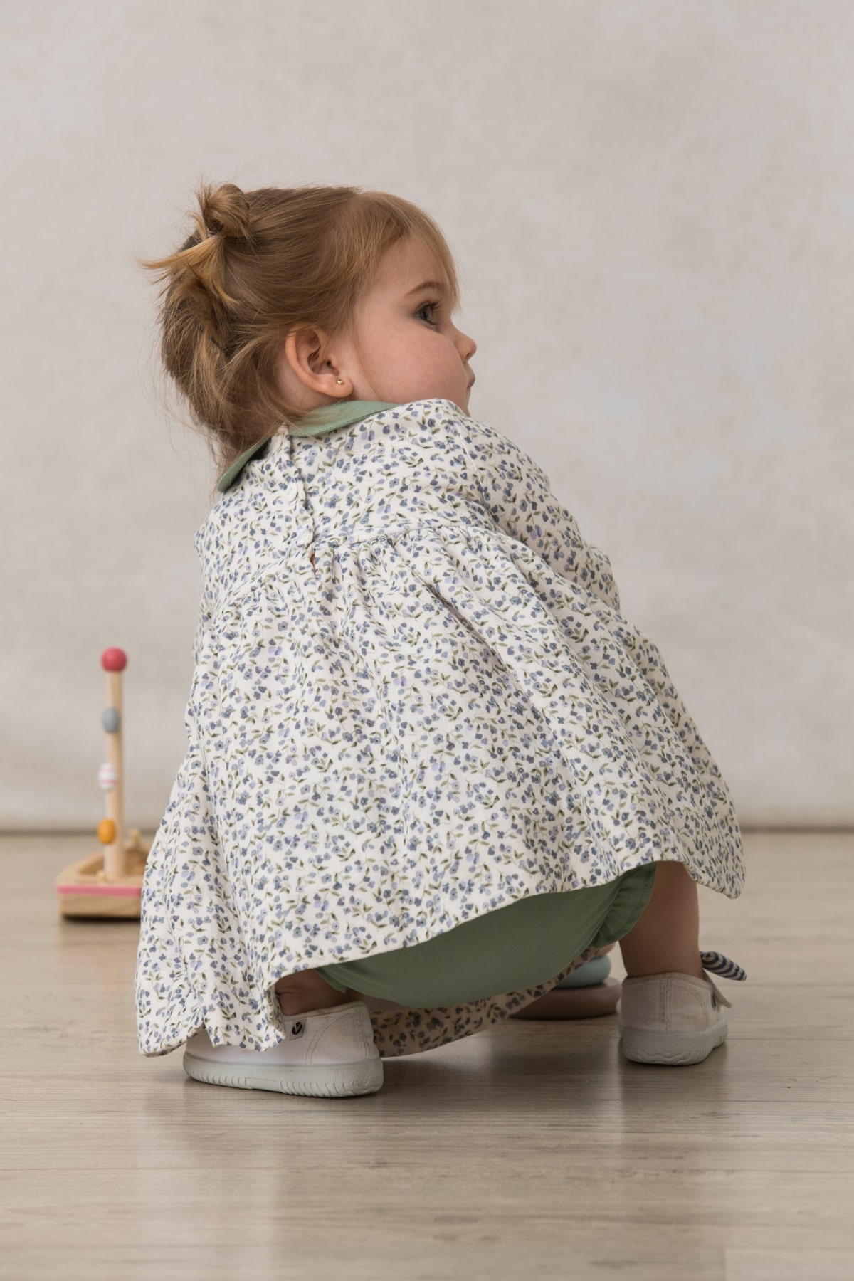 vestido de bebe niña con flores verdes