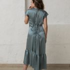 vestido de ceremonia de mujer con frunces en azul