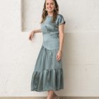 vestido de mujer con frunces en azul con volante