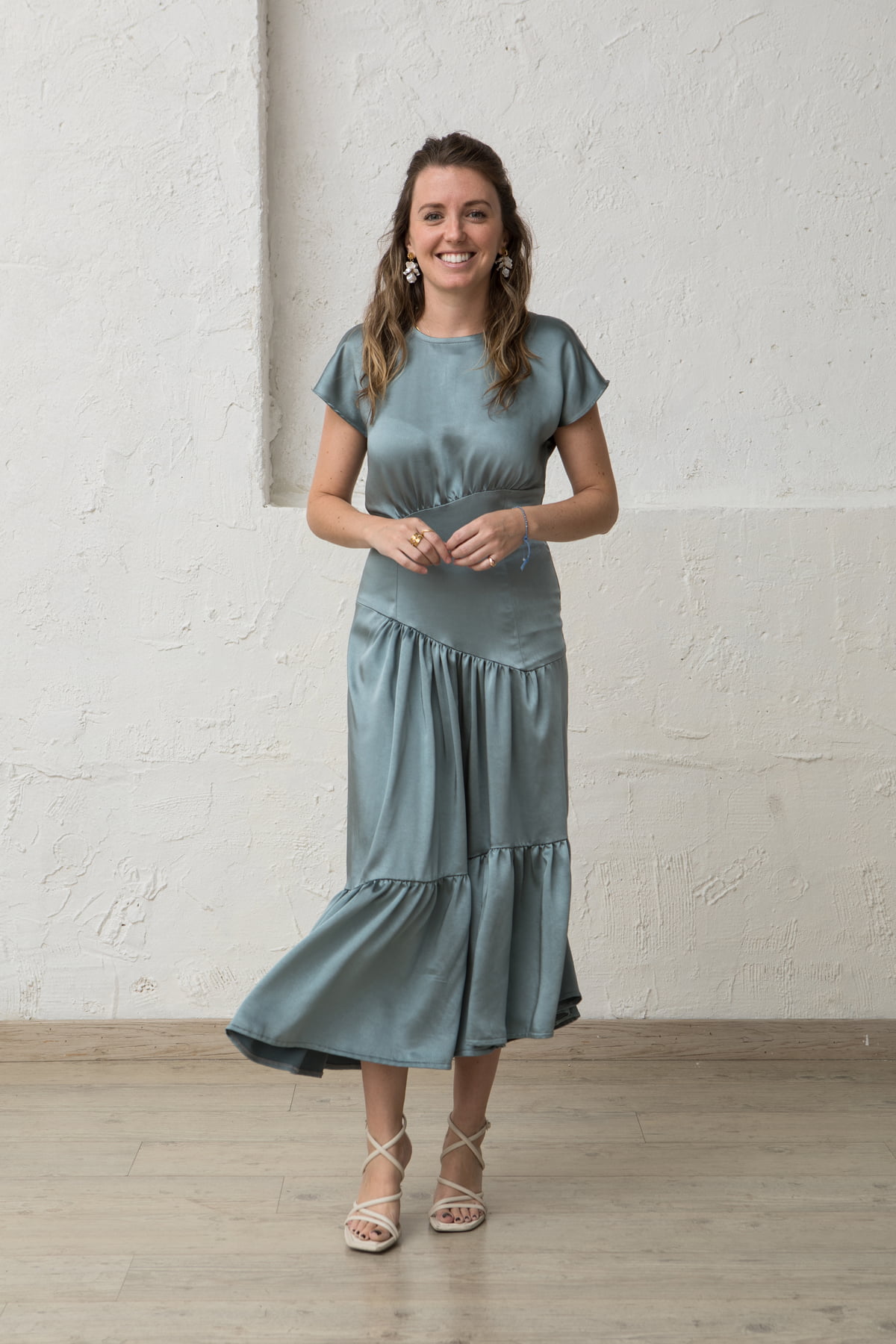 vestido de mujer con frunces en azul