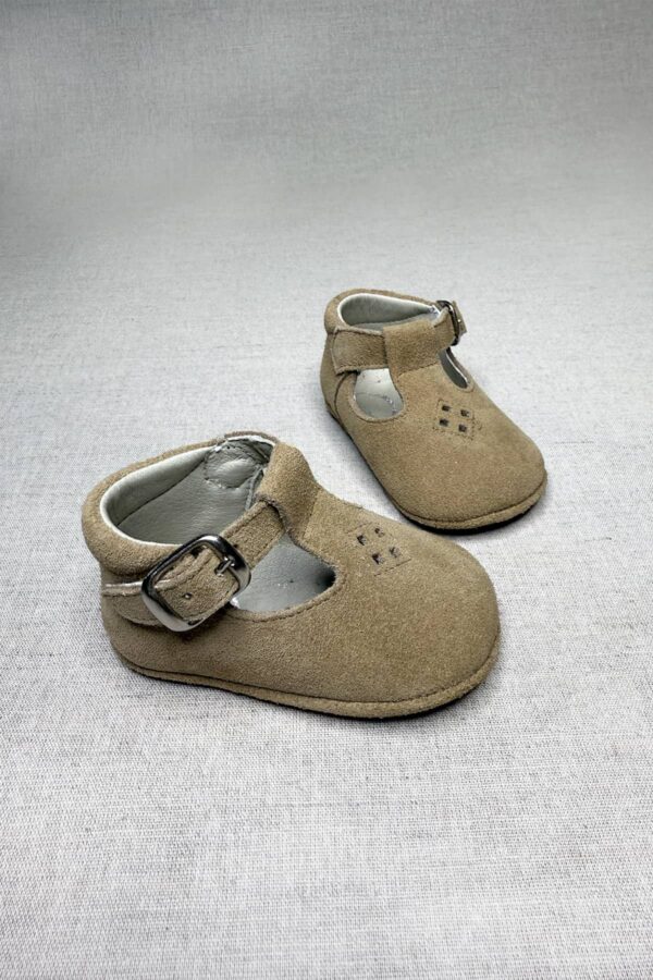 zapatos de bebe marrones de piel