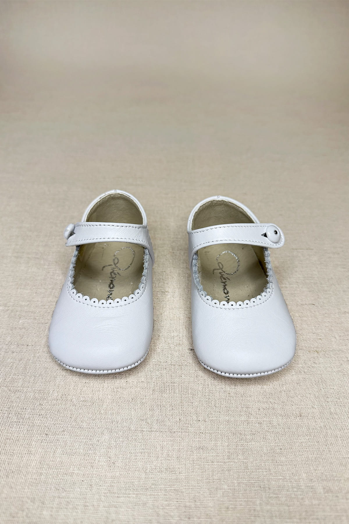 zapatos de bebe pepitos blancos