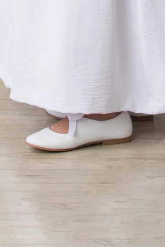 white leather girls' shoes with a bow